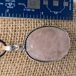 Rose Quartz pendant NWOT #301